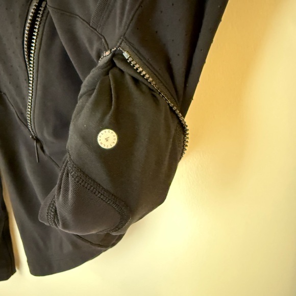 Lululemon Black Sleek Essentials Zip Up Athleisure & Activewear Fitted Jacket - Picture 5 of 6